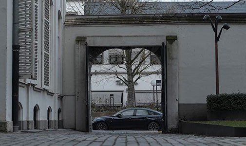 Portail battant de 3m50 : largeur de passage, dégagements et conseils d’installation